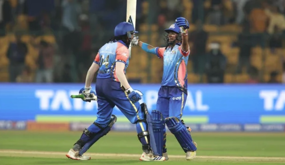 Mumbai Indians wins Harmanpreet Kaur's Admiration for Sajeevan Sanjana's Heroic Performance